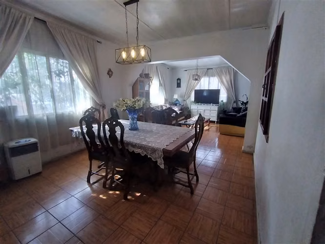 REBAJADA !!! CASA ESQUINA 438 MTS TERRENO 160 CONSTR 4D/2B