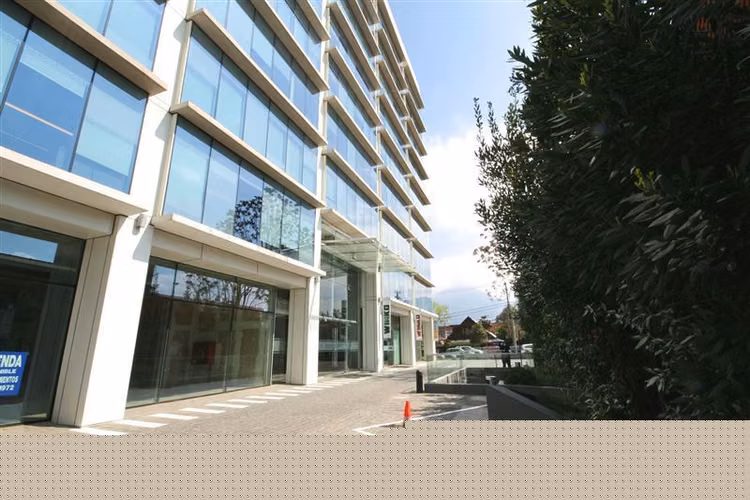 Local Comercial nivel calle en Kennedy Lateral Vitacura