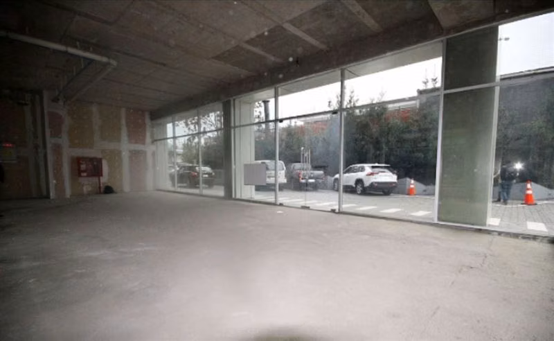 Local Comercial nivel calle en Kennedy Lateral Vitacura