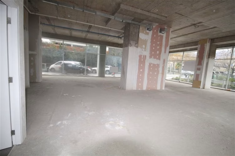 Local Comercial nivel calle en Kennedy Lateral Vitacura