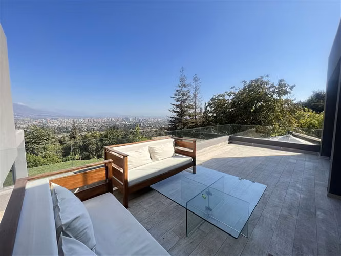 Casa en venta de 4 dorm. en Vitacura