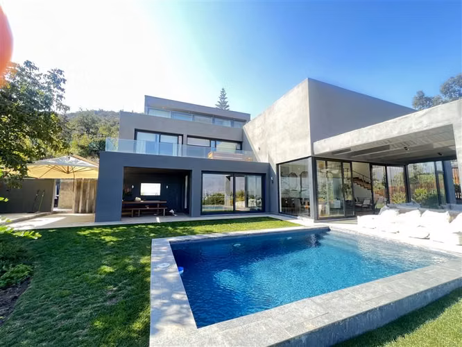 Casa en venta de 4 dorm. en Vitacura