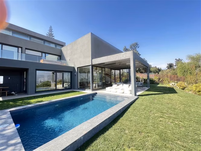 Casa en venta de 4 dorm. en Vitacura - Imagen 4