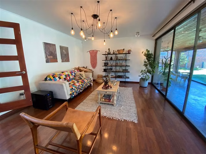 Casa en venta de 5 dorm. en condominio Las Pircas