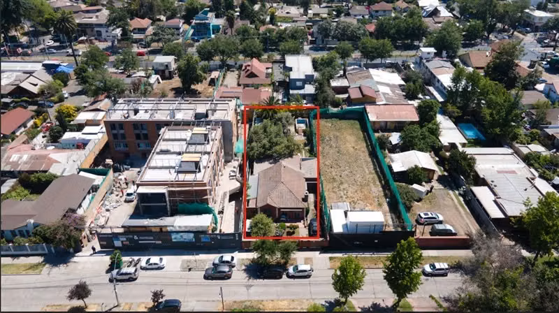 Casa-terreno venta en La Reina