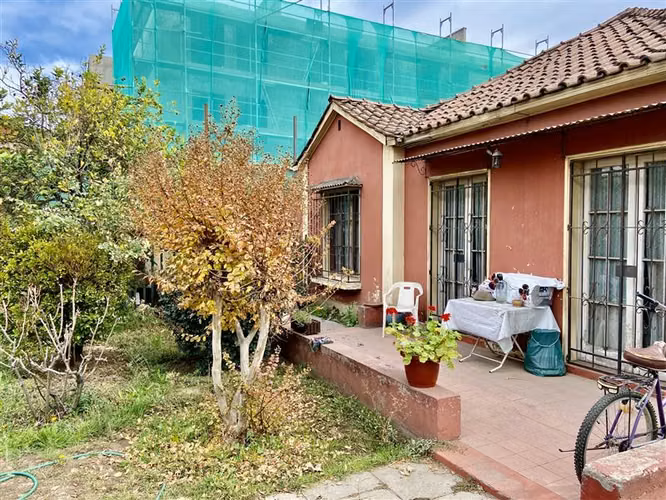 Casa-terreno venta en La Reina