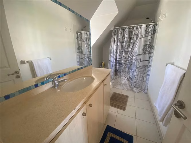 Casa en venta de 4 dorm./Piscina/Quincho en Condominio
