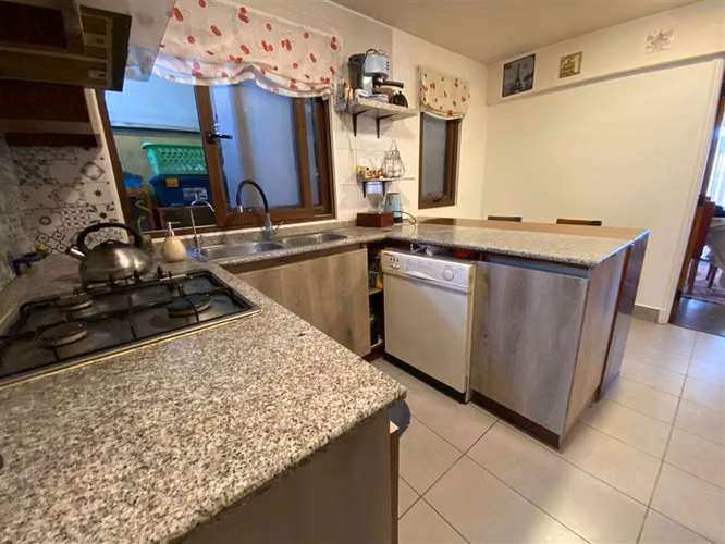 Casa en venta de 4 dorm./Piscina/Quincho en Condominio