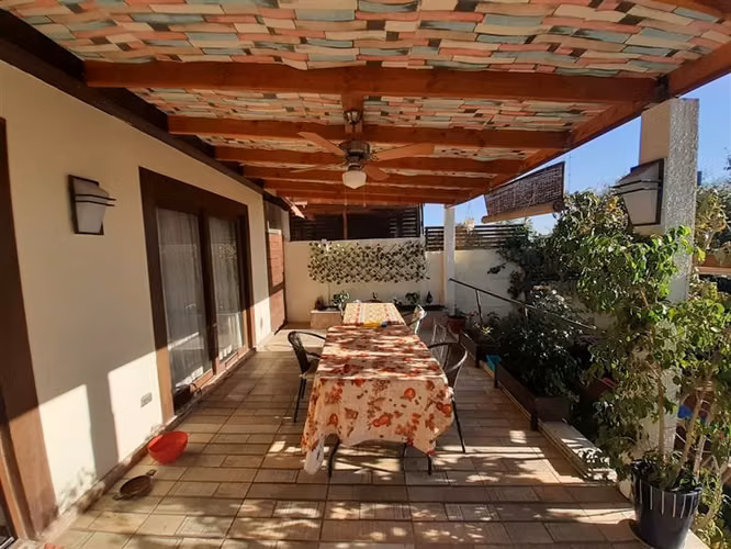 Casa en venta de 4 dorm./Piscina/Quincho en Condominio