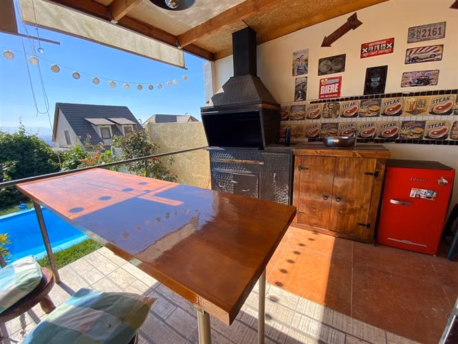 Casa en venta de 4 dorm./Piscina/Quincho en Condominio