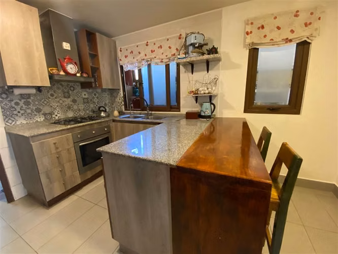 Casa en venta de 4 dorm./Piscina/Quincho en Condominio