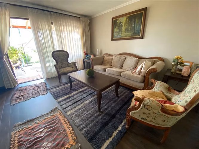 Casa en venta de 4 dorm./Piscina/Quincho en Condominio