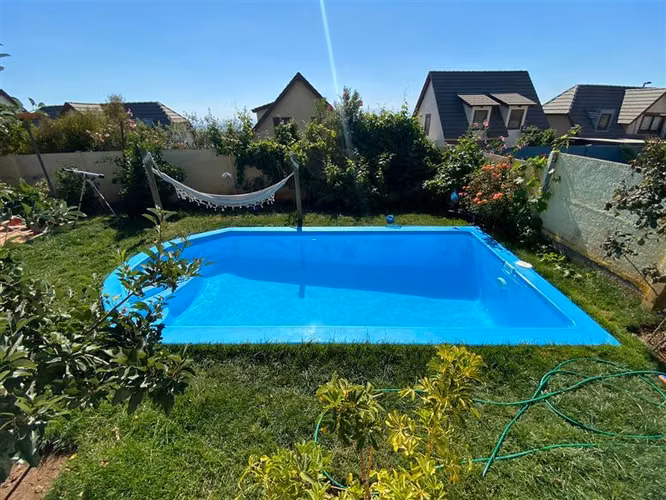 Casa en venta de 4 dorm./Piscina/Quincho en Condominio