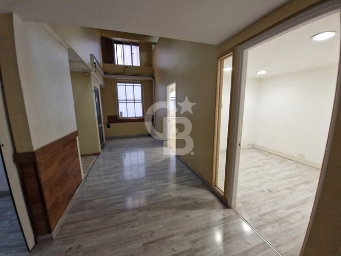 Oficina 572 m2 Dúplex Santiago Bajó UF 632