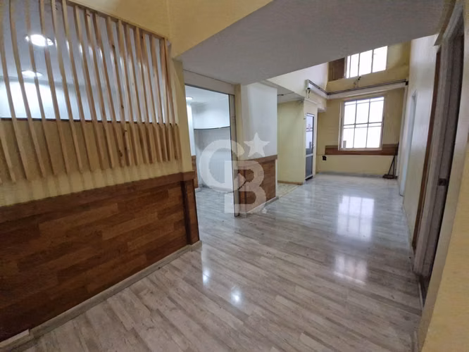 Oficina 572 m2 Dúplex Santiago Bajó UF 632