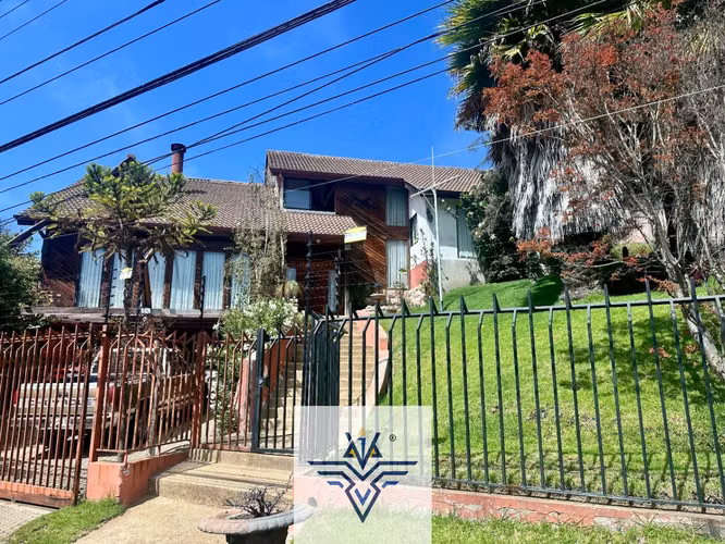Casa en venta en Reñaca 5D/4B/4EST/1BOD