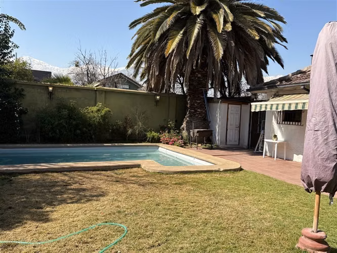 Casa en venta de 5 dorm. en La Reina