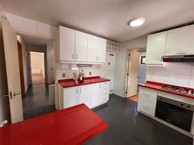 Casa en venta de 4 dorm. en Colina