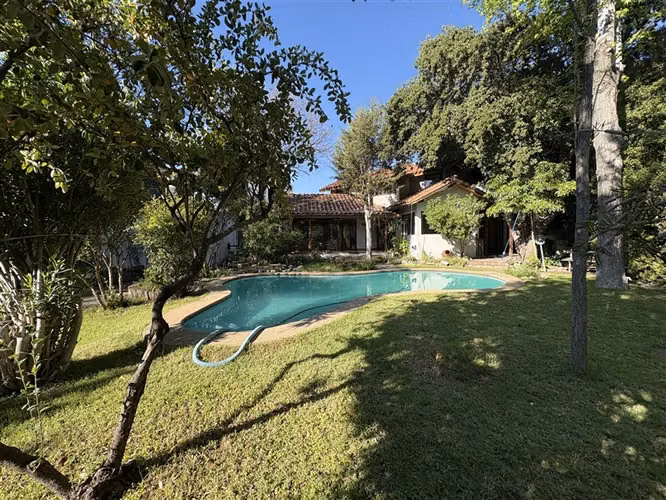 Casa en venta de 4 dorm. en La Reina