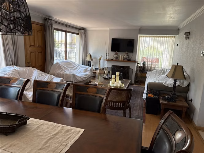 Casa en venta de 5 dorm. en La Reina