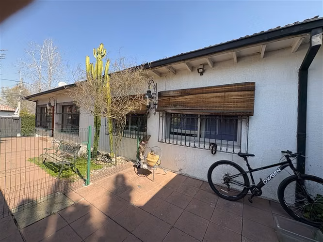 Casa en venta de 5 dorm. en La Reina