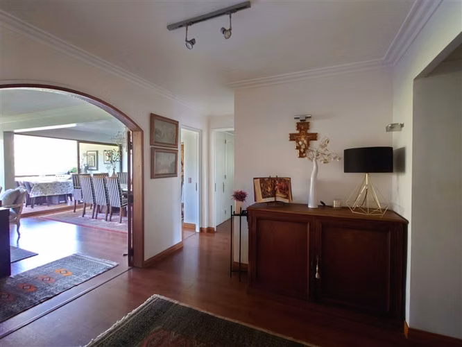 Espectacular Departamento en venta de 5 dorm El Huinganal