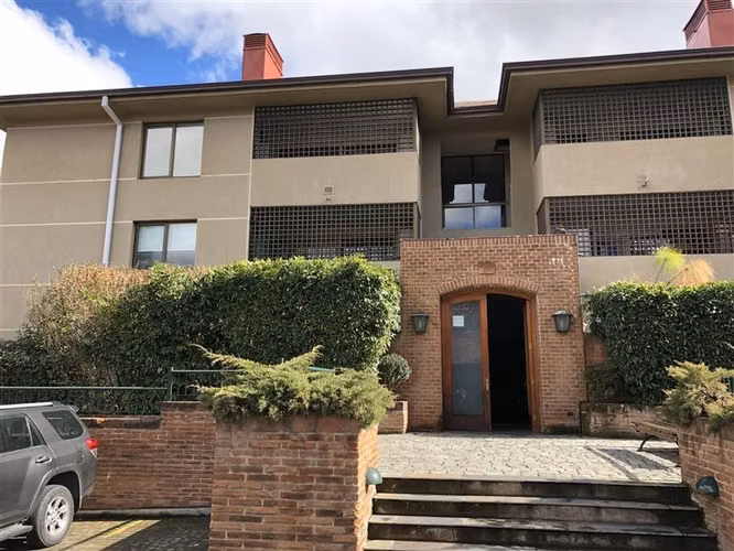 Espectacular Departamento en venta de 5 dorm El Huinganal