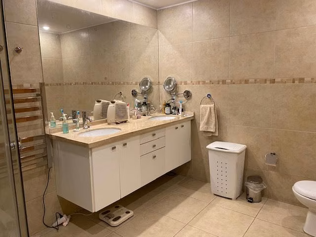 Casa en venta de 5 dorm. en La Reina