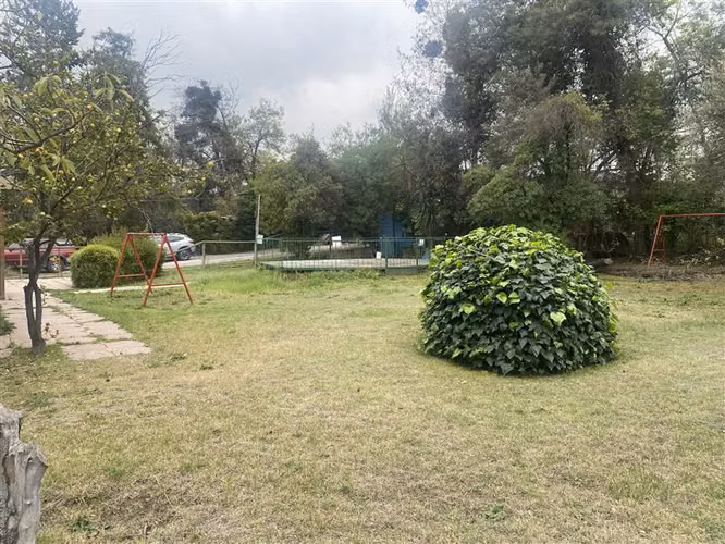 Sitio en venta en La Reina