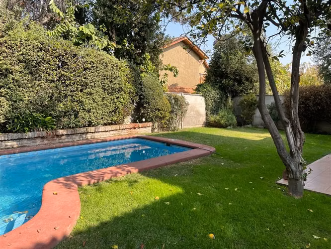 Casa en venta de 4 dorm. en Peñalolén