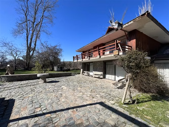 Casa en venta de 9 dorm. en Til til