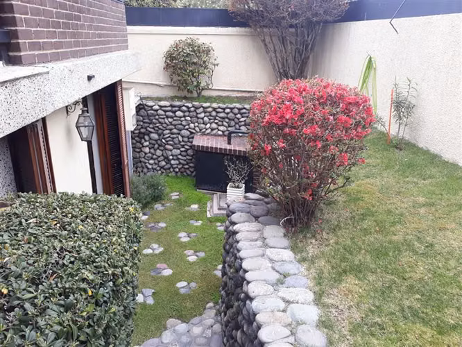 Casa en venta de 4 dorm. en Las Condes
