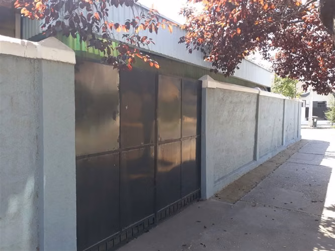 Sitio en venta en La Reina