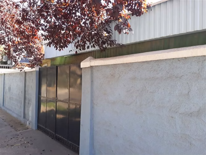 Sitio en venta en La Reina