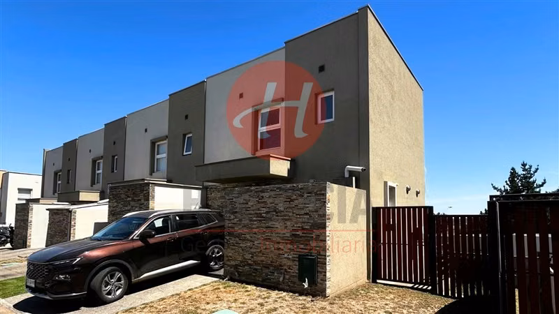 Se Vende Moderna Casa Townhouse en Condominio Versalles