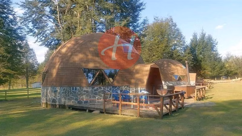 Parcela en venta 5 domos, piscina, tinaja Pucón
