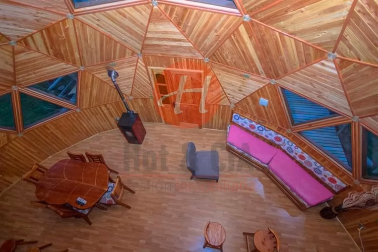 Parcela en venta 5 domos, piscina, tinaja Pucón