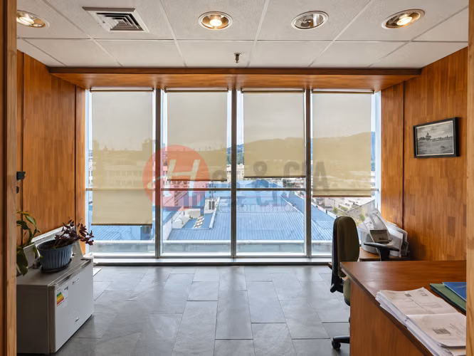 Venta Oficina 56,8 m² con 3 Privados y Estacionamiento