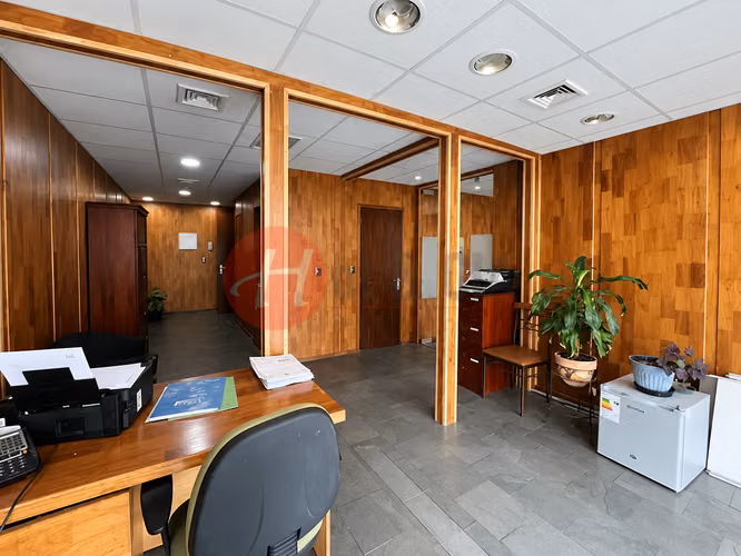 Venta Oficina 56,8 m² con 3 Privados y Estacionamiento