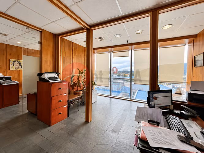 Venta Oficina 56,8 m² con 3 Privados y Estacionamiento