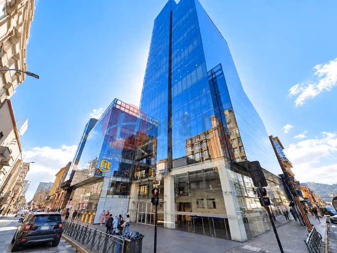 Venta Oficina 56,8 m² con 3 Privados y Estacionamiento