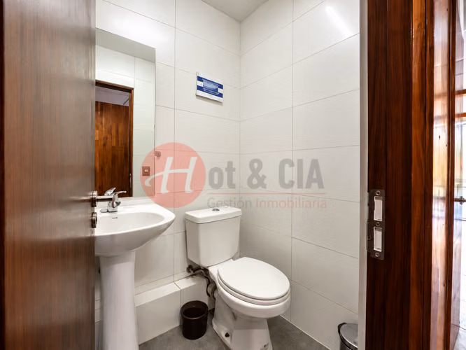 Venta Oficina 56,8 m² con 3 Privados y Estacionamiento