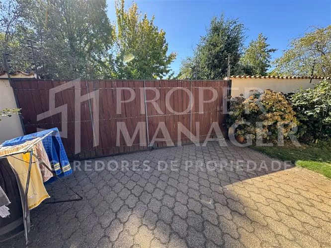 Casa Esquina 4D + Piscina + Estacionamiento 4 Vehículos