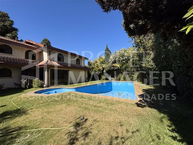 Casa Esquina 4D + Piscina + Estacionamiento 4 Vehículos