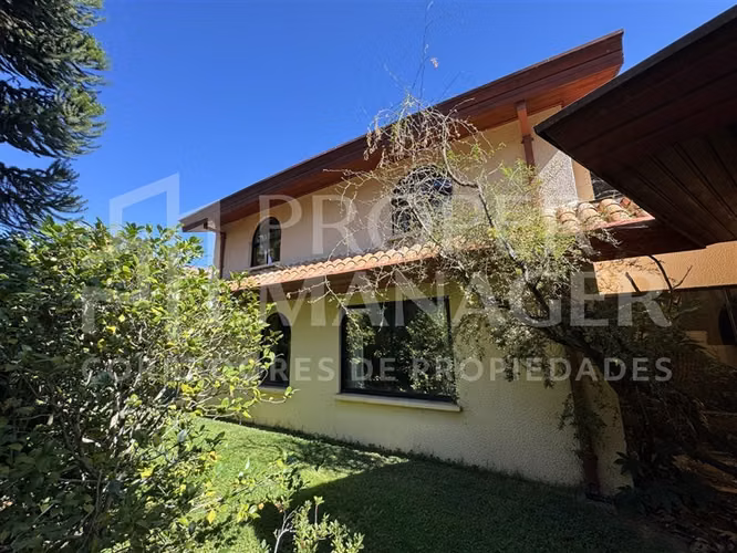 Casa Esquina 4D + Piscina + Estacionamiento 4 Vehículos