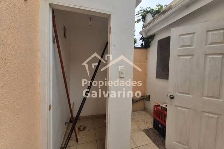 Casa en Esquina con Potencial Comercial en La Arboleda