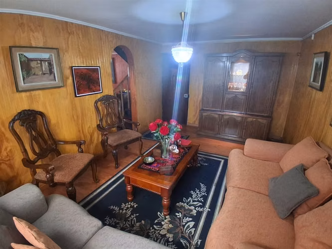 Casa en venta de 3 dorm. 3 baños en La Florida