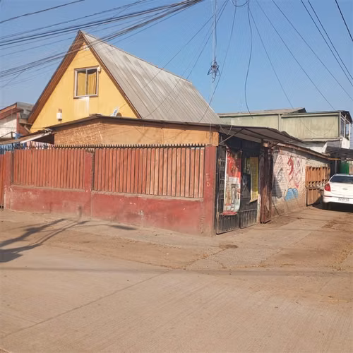 Casa en venta de 3 dorm. en Cerro Navia