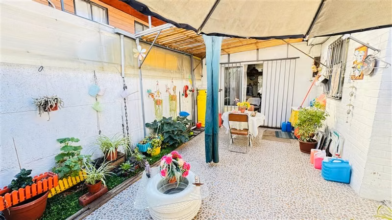 Casa en venta de 3 dorm. en La Granja