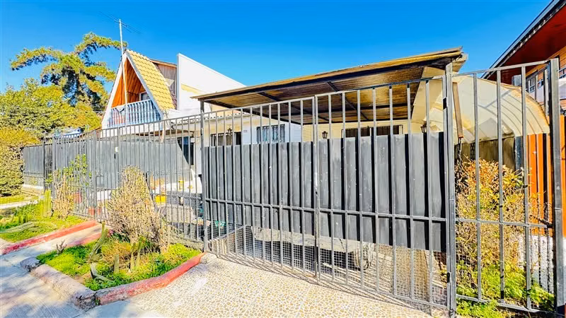 Casa en venta de 3 dorm. en La Granja